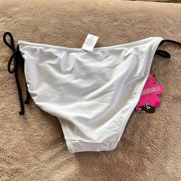 Smoothies by Gossip reversible V shaped swim bottoms - Picture 4 of 6